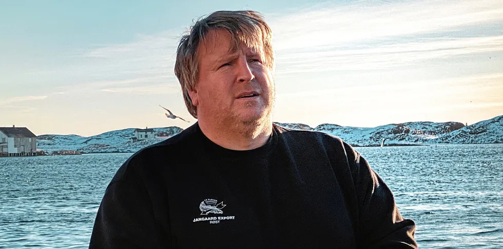 Daglig leder på fiskemottaket til Jangaard i Røst, Torbjørn Eide, har en kabal å legge for vintersesongen.