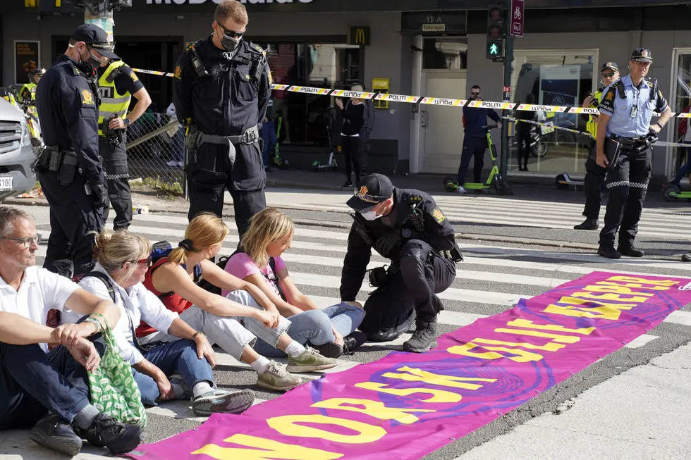 Aksjonen er beskyttet av demonstrasjonsfriheten, men det er hverken utdrikningslag eller helgefylla, skriver Carsten Smith Elgesem. Bildet er fra mandagens klimademonstrasjoner i Oslo.