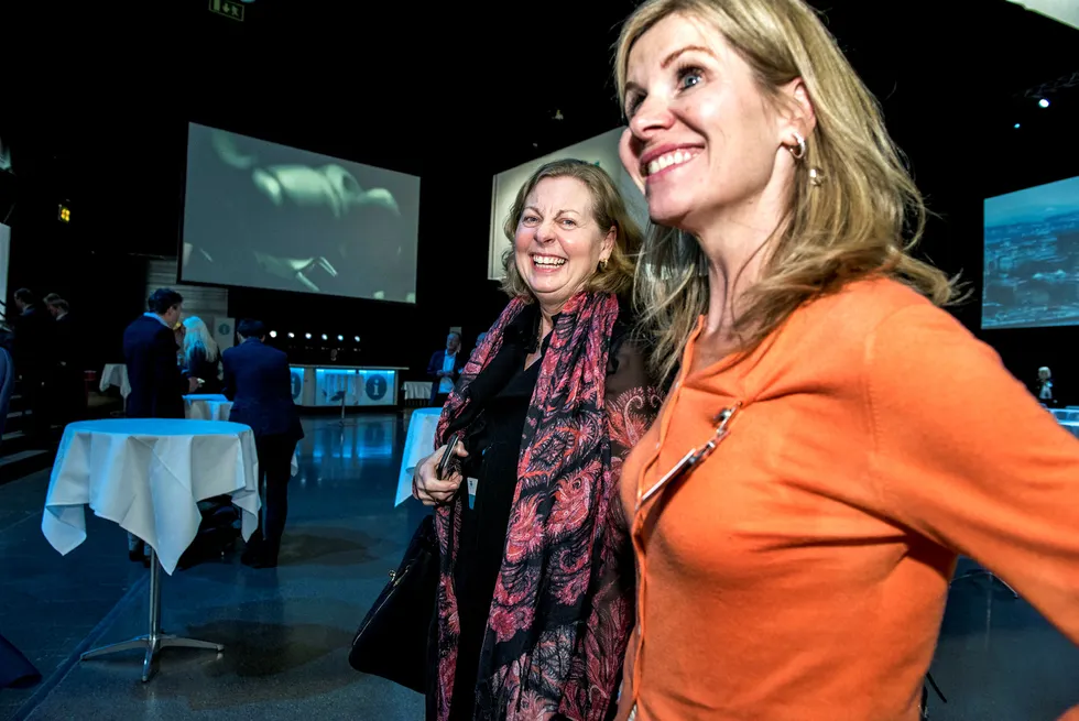 Administrerende direktør i Telenor Norge, Berit Svendsen, til venstre, har signert oppropet mot seksuell trakassering. - Det er i tråd med våre krav, sier kommunkasjonsdirektør Torild Uribarri. Foto: Klaudia Lech