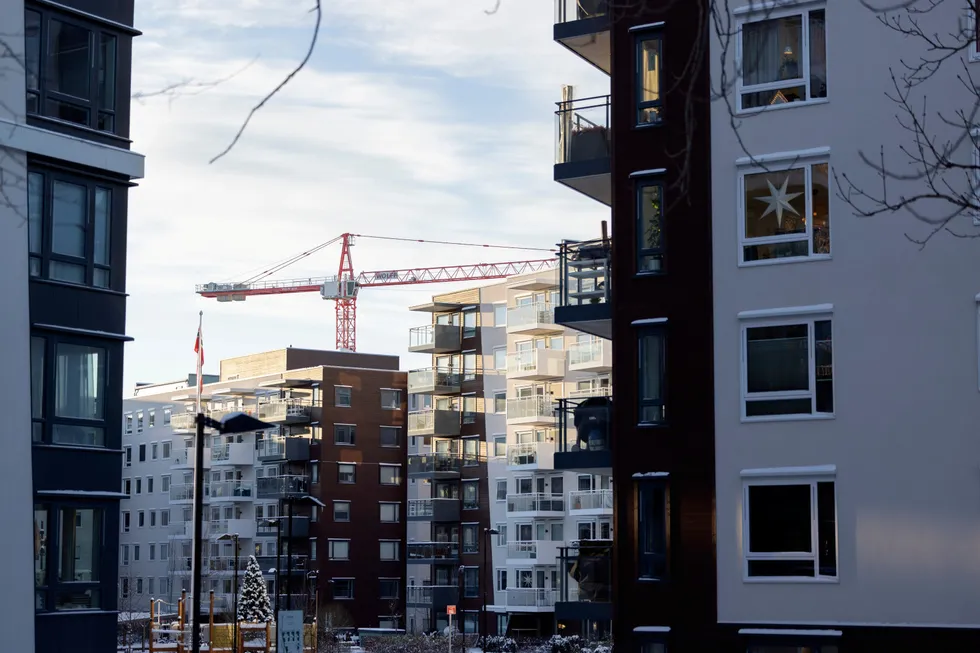 Nye leiligheter under oppføring på Løren i Oslo. Fra balkongen har man fin utsikt til naboens stue.