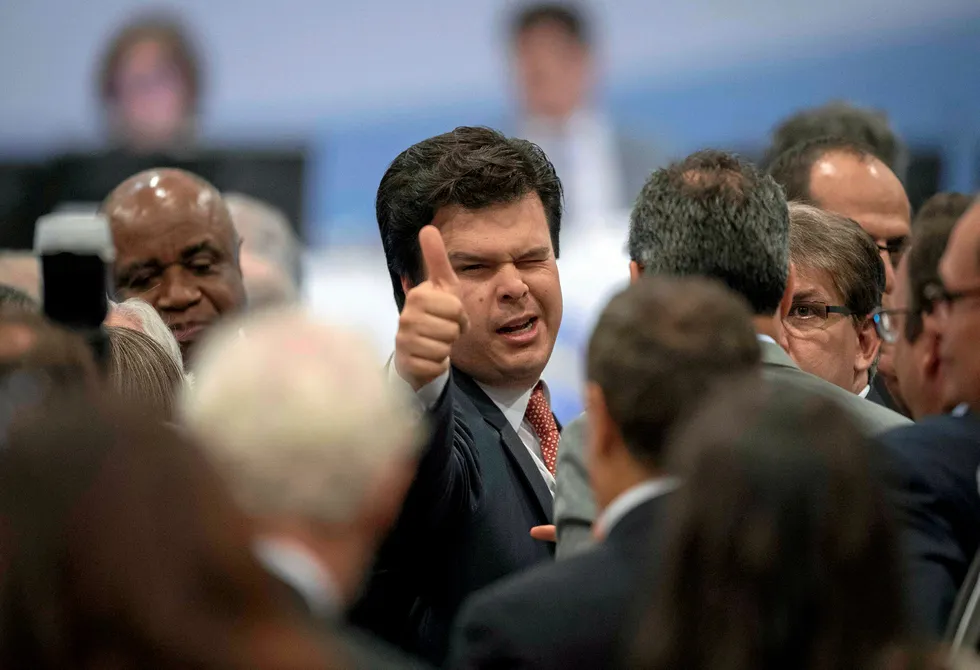 Brazil's Minister of Mines and Energy Fernando Coelho Filho, gives his thumb up after the National Petroleum Agency (ANP) oil fields auction, at a hotel in Rio de Janeiro, Brazil on September 27, 2017. Brazil holds a major oil field auction in a test of President Michel Temer's policy of loosening regulations and luring foreign investors to bring billions of dollars into the moribund economy. / AFP PHOTO / Mauro PIMENTEL