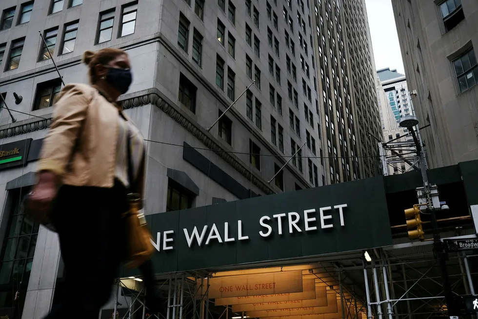 Teknologiaksjene falt på Wall Street etter flere dager med rekordnoteringer.