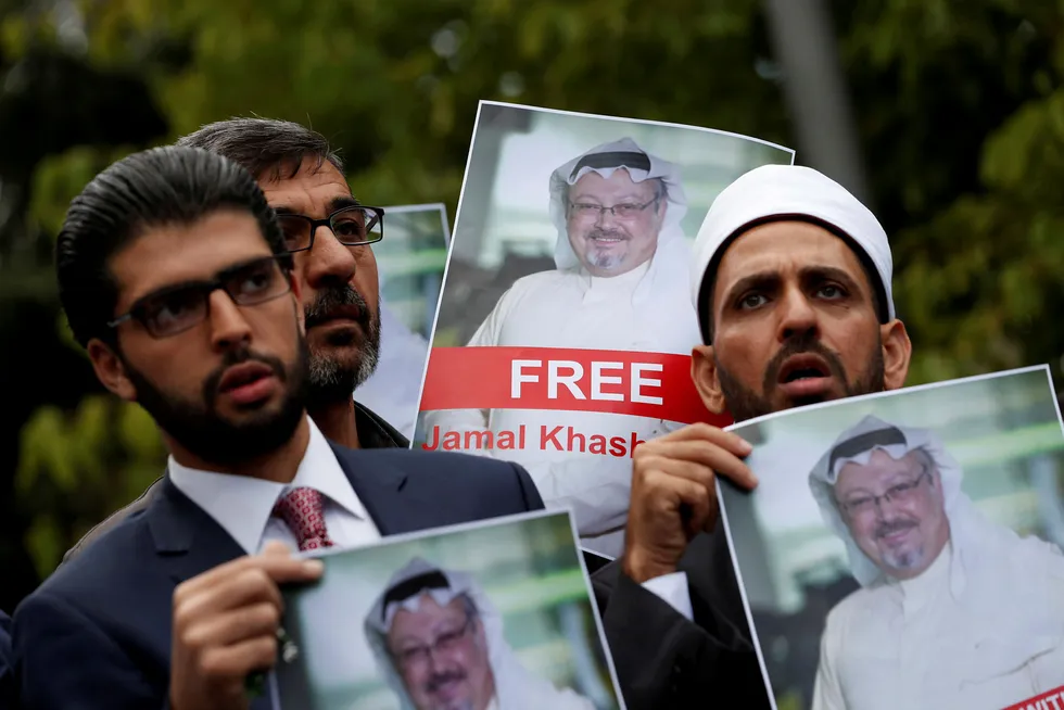Menneskerettsaktivister og venner av Jamal Khashoggi protesterte utenfor Saudi-Arabias konsulat i Istanbul tidligere denne uken.