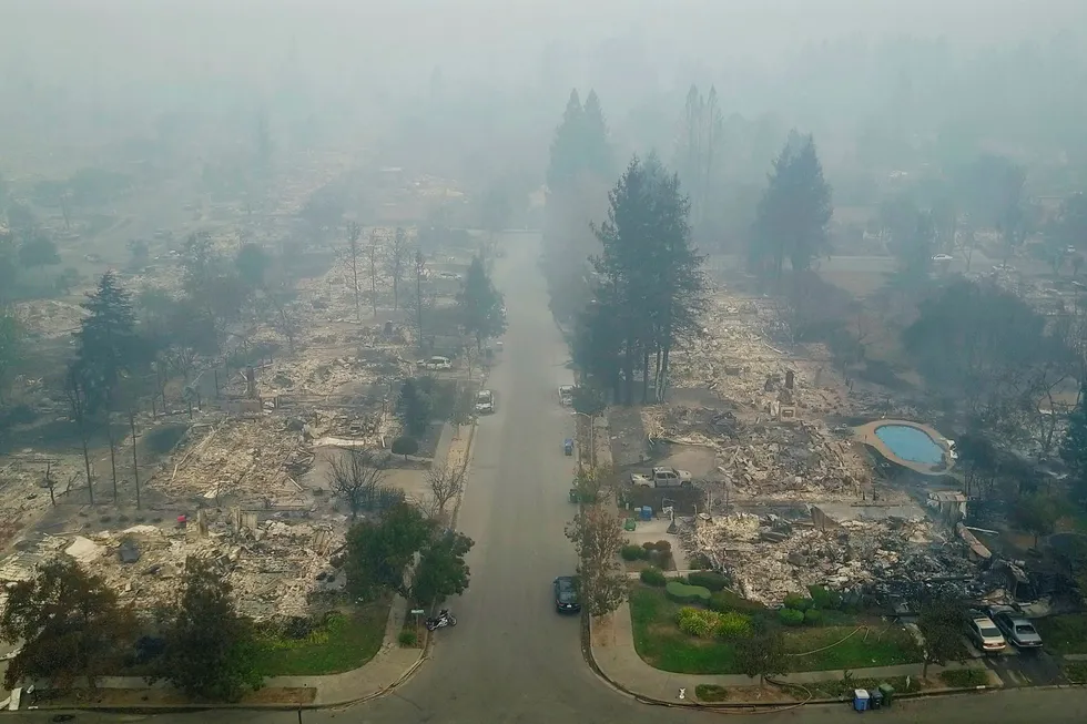 Store ødeleggelser etter skogbrannene i California. Foto: Nick Giblin/DroneBase via AP/NTB scanpix