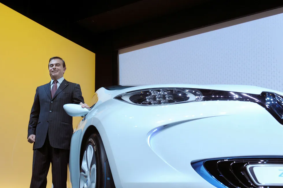 Styreleder og konsernsjef i Renault-konsernet, Carlos Ghosn, sier de trolig er den eneste bilprodusenten som tjener penger på elbiler. Foto: Eric Piermont/AFP/NTB Scanpix