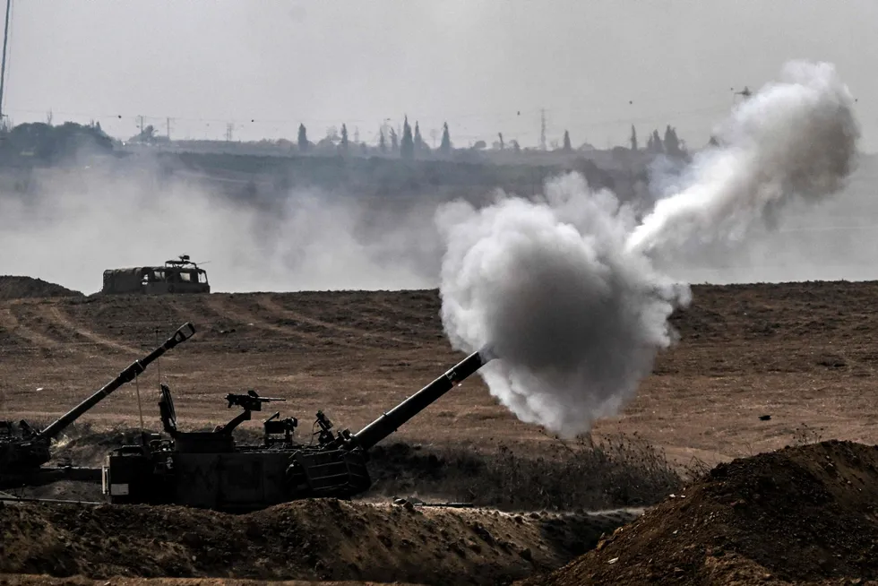 Det israelske forsvaret intensiverte beskytningen av Gaza i helgen.