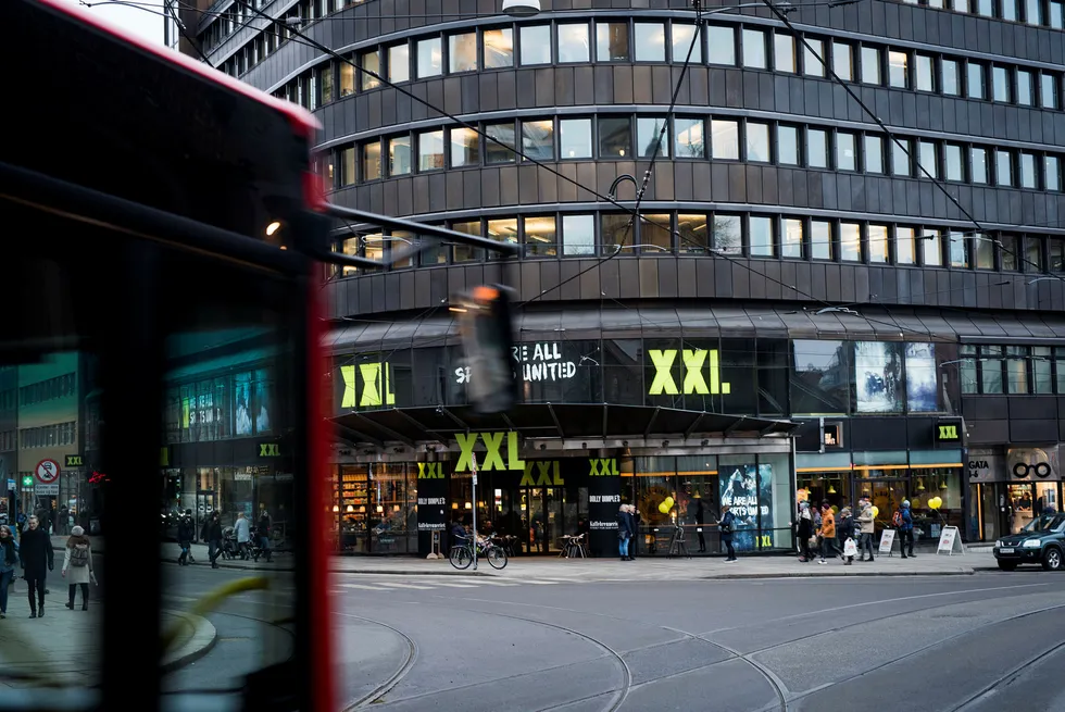 XXL-aksjen har halvert seg i år. Her er sportskjedens butikk i Oslo sentrum.