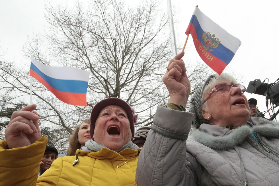 Torsdag ble tre årsdagen for Russlands annektering av Krimhalvøya feiret med flagg i Simferopol på Krimhalvøya. Foto: REUTERS/Pavel Rebrov/NTB Scanpix.