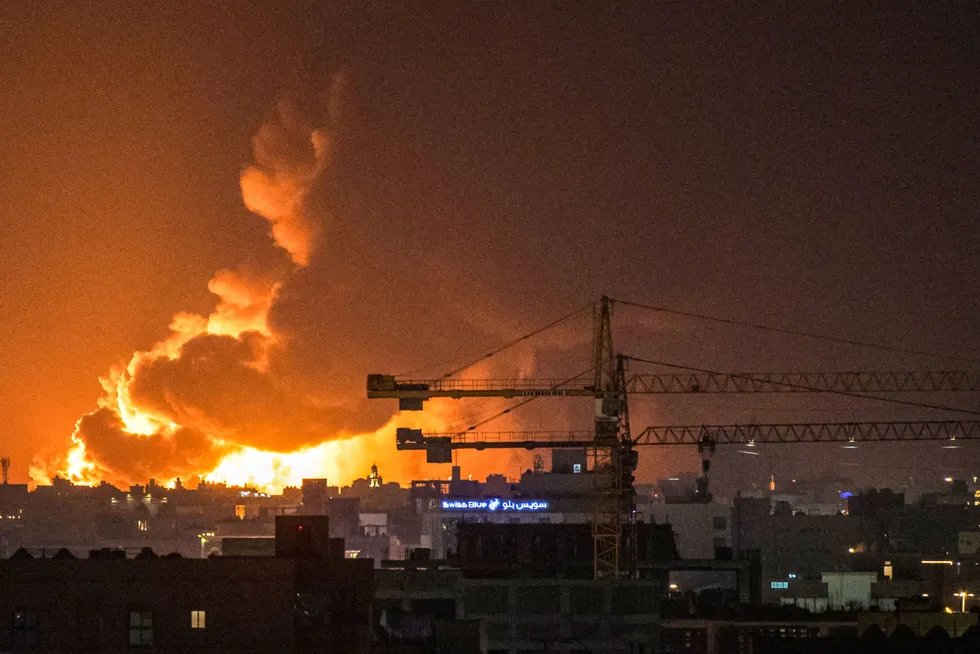Houthi attacks: smoke and flames rise from a Saudi Aramco oil facility in Saudi Arabia's Red Sea coastal city of Jeddah on Friday