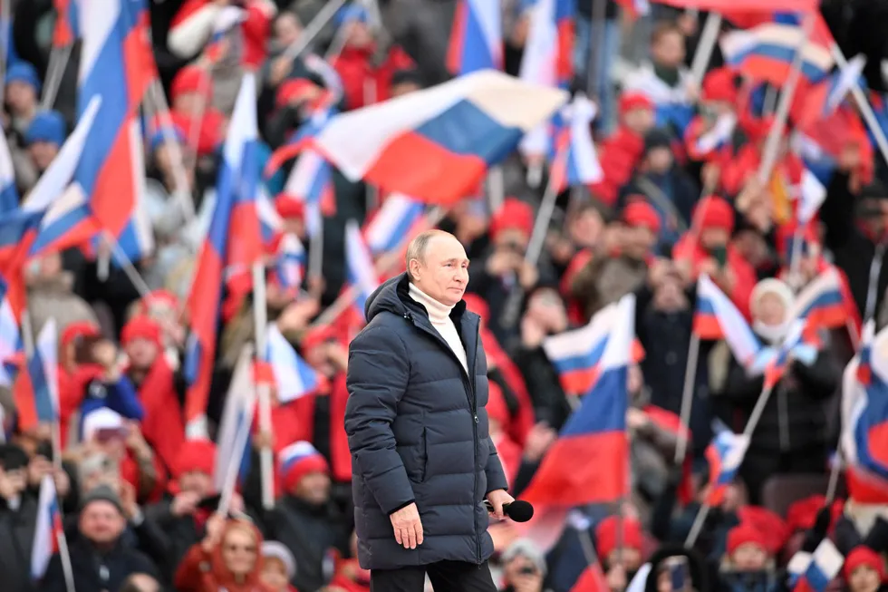 Russlands president Vladimir Putin hyllet russiske idrettsutøvere under en konsert som markerte åtteårsdagen for Russlands anektering av Krim-halvøya.