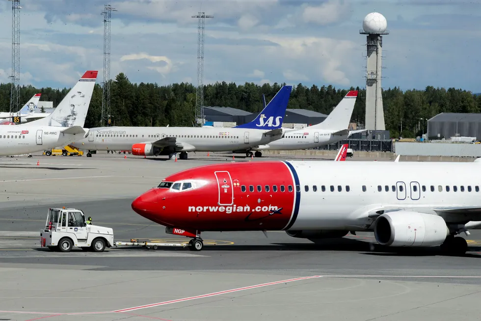 Flyselskapene sliter med å refundere alle billettene etter kansellerte flyvninger. Nå risikerer de bøter. Foto: Vidar Ruud / NTB