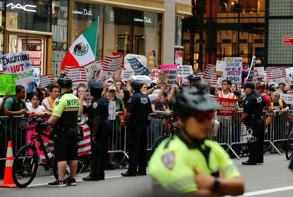 Demonstrasjoner i nærheten av Trump Tower på Manhattan i New York denne uken. Foto: AFP PHOTO / NTB Scanpix