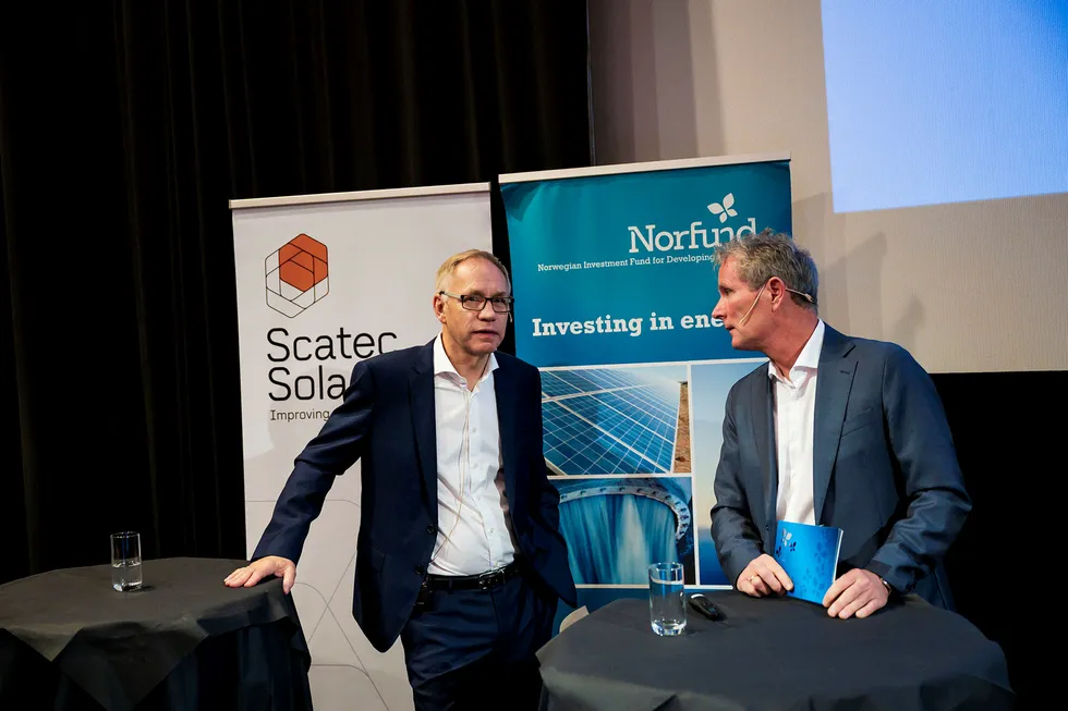 Scatec Solar-sjef Raymond Carlsen (til venstre) og Norfund-sjef Tellef Thorleifsson presenterte fredag transaksjonen mellom de to selskapene.