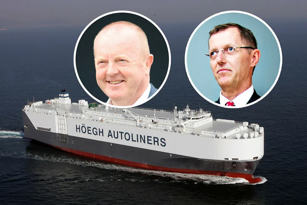 De tidligere sjefene i Höegh Autoliners, Øivind Ervik og Ingar Skiaker, er tiltalt i USA, ifølge en pressemelding fra det amerikanske justisdepartementet. I bakgrunnen er skipet Höegh Detroit.