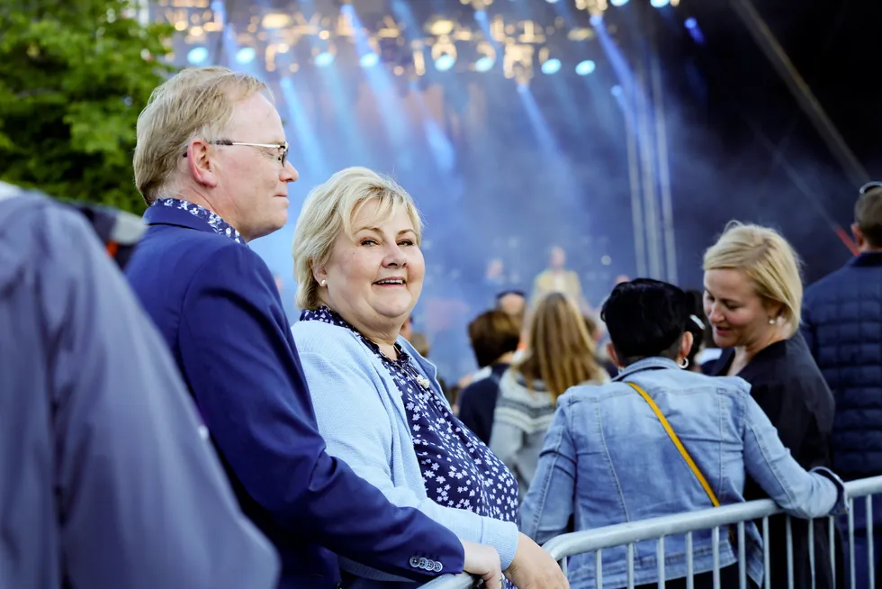 Tidligere statsminister Erna Solberg (H) og hennes mann Sindre Finnes på Bystrandfestivalen på Marineholmen i Bergen.