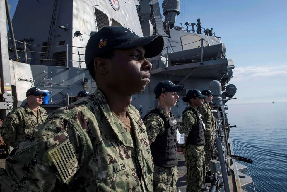 USA gjør seg klar ti å bombe Syria. Her det amerikanske marinefartøyet USS Donald Cook, som denne uken la fra havn i Larnaka på Kypros og satte kursen østover mot Syria. Foto: Alyssa Weeks/US Navy Handout via Reuters/NTB Scanpix