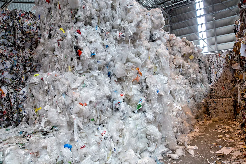 80 prosent av all plast i verden havner på fyllinger eller i havet. Her fra Norsk Gjenvinnings anlegg på Haraldrud.