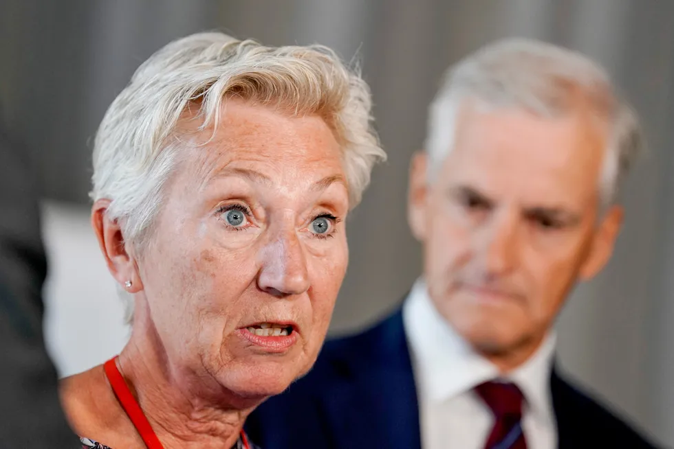 LO-leder Peggy Hessen Følsvik vil presse frem sliterpensjon for å si ja til høyere pensjonsalder.