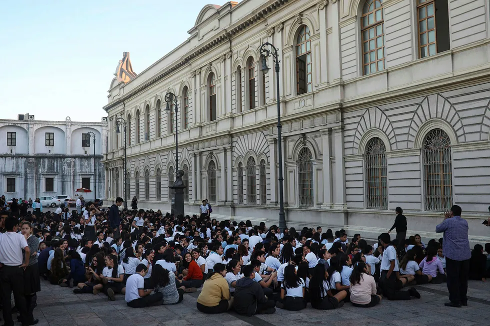 Skoleelever etter evakuering i byen Veracruz i Mexico. Foto: Felix Marquez