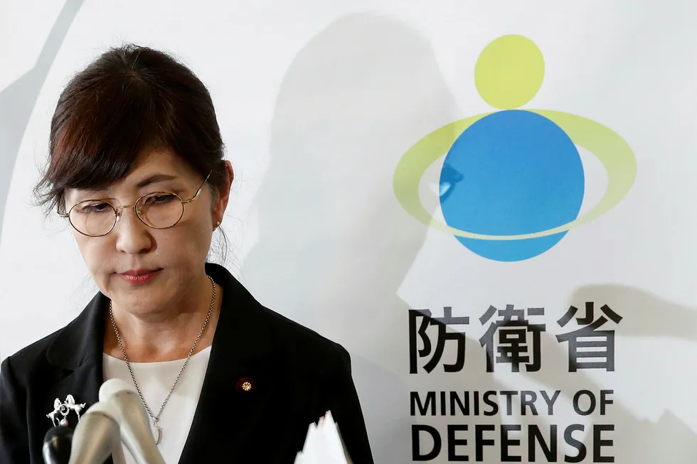 Japans forsvarsminister Tomomi Inada har levert sin avskjedssøknad. Her fra dagens pressekonferanse i forbindelse med avgangen. Foto: Kim Kyung-Hoon/Reuters/NTB scanpix
