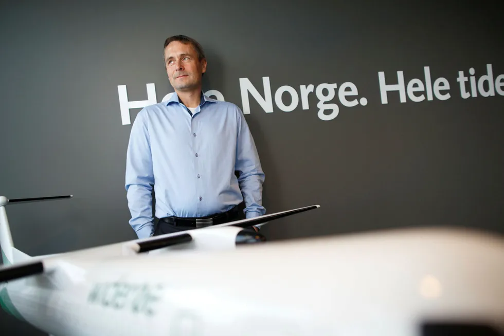Widerøe-sjef Stein Nilsen åpner for langvarig priskamp med nykommeren Flyviking i Nord-Norge, som startet opp mandag. Han regner med at det gir flere lavprisbilletter. Foto: Ida von Hanno Bast
