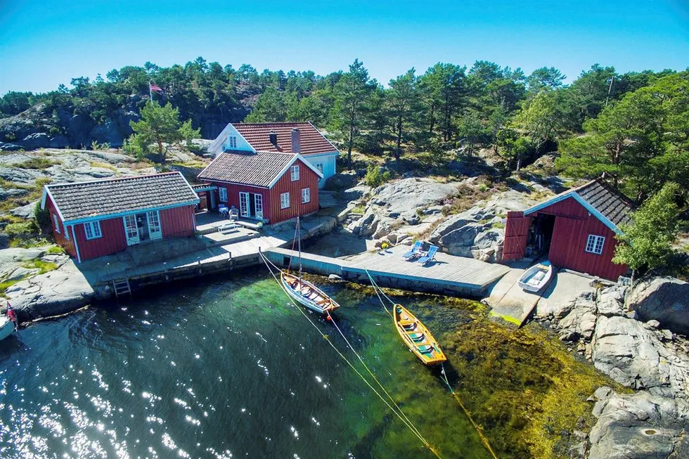 Denne Kragerø-eiendommen gikk for drøyt 19 millioner kroner. Stor bygningsmasse er viktig om man skal oppnå virkelig høye priser, ifølge megler Ronny Jørstad. Foto: Fokus Foto