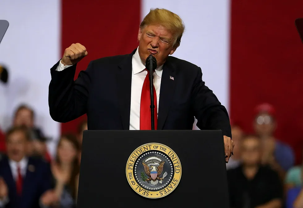 USAs president tok frem storslegga på velgermøtet i Scheels Arena i Fargo i Nord-Dakota torsdag. Foto: Justin Sullivan/Getty Images/AFP/NTB Scanpix