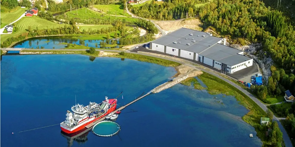 Helgeland Smolt sin avdeling Reppen. Anlegget ligger i Rødøy kommune på Helgeland i Nrodland. Nå er det planer om ny avdeling i nabokommunen Meløy.