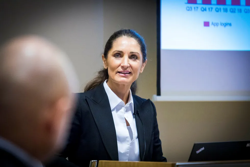 Administrerende direktør Tine Wollebekk i Bank Norwegian har tidligere vært ordknapp på hva hun mener om kravene om å flytte banken utenlands.