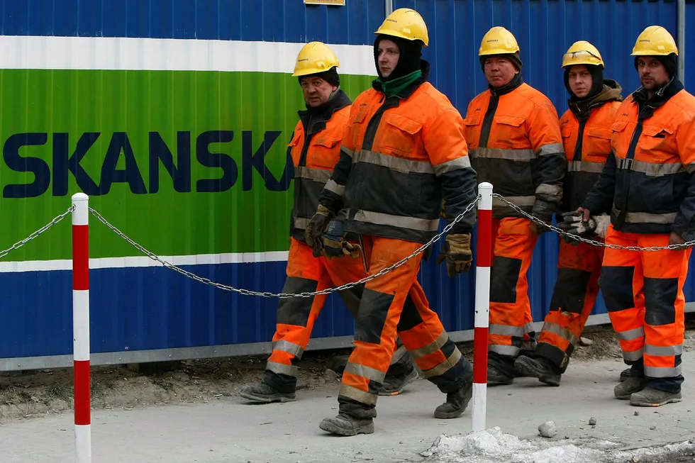Skanska må spare penger, og det betyr at 3000 mister jobben i byggkonsernet. Foto: Kacper Pempel/Reuters/NTB Scanpix