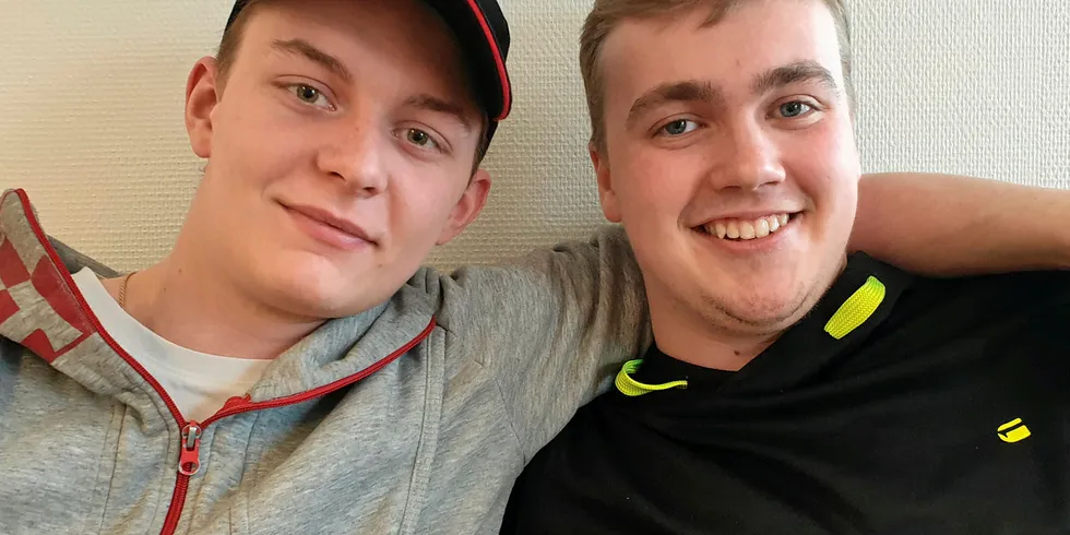 TO GODE KOMPISER: Audun Sande Gangstø (18) og Asle Johan Andersen (17) skal kjempe om seieren i tidenes første skole-NM i akvakultur, som går av stabelen på Inndyr i neste uke.