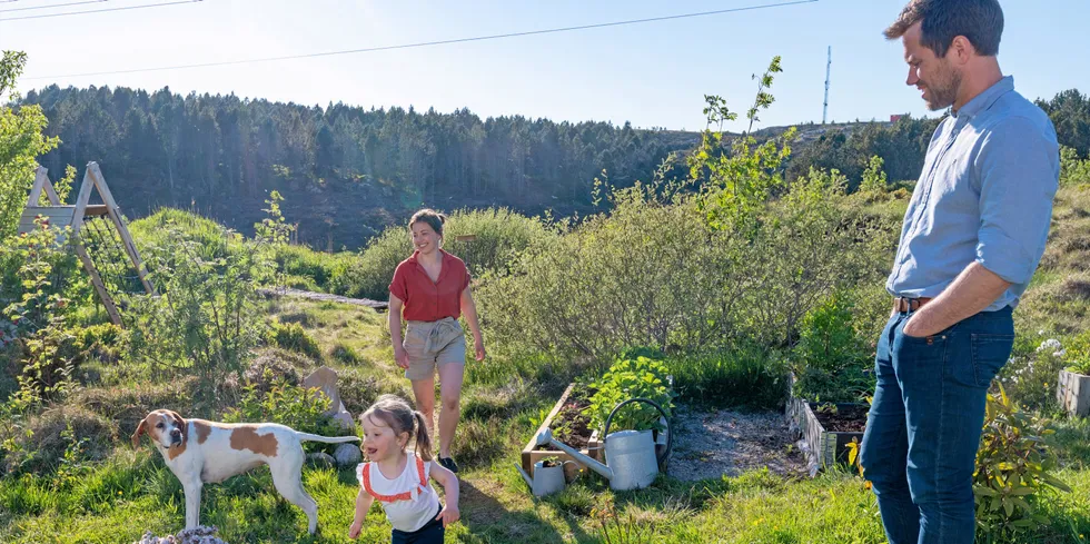 Andreas, Elise Theoline og Maja Elise (2) Skagøy flytta til Frøya utan å ha vore der før.