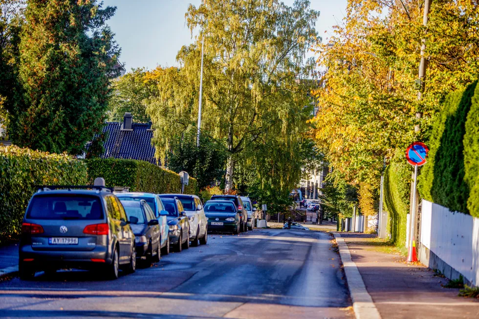 Selv om bilen er et gode for enkelte, blir det et problem om alle skal ha hver sin bil. Oslo har knapt med offentlige arealer, skriver Sirin Stav.