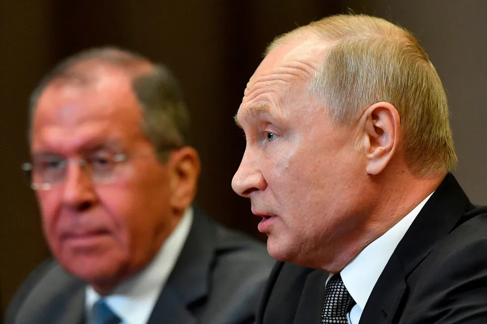 Sveitsiske myndigheter går etter midlene til utenriksminister Sergej Lavrov (til venstre) og president Vladimir Putin. Landet er det mest populære stedet for russere å gjemme bort penger i.
