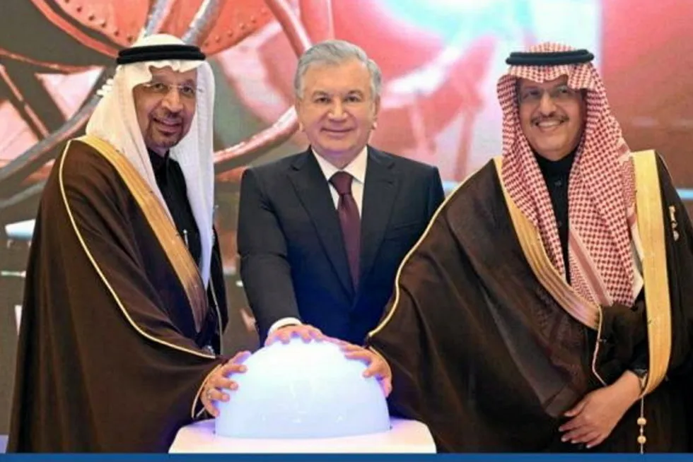 Saudi Arabia’s minister of investment Khalid Al-Falih (left), Uzbek president Shavkat Mirziyoyev (centre) and Acwa Power chairman Mohammad A. Abunayyan (right)