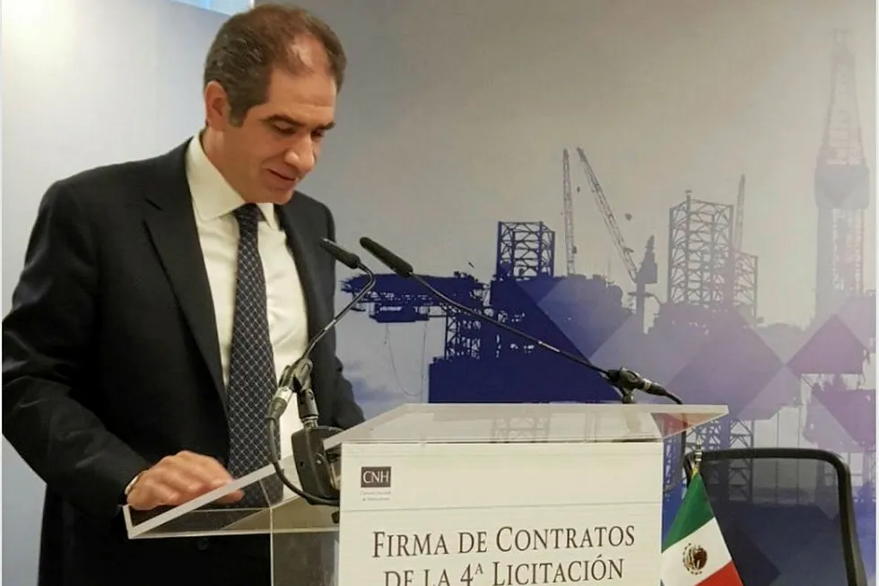 Mexico contracts: Alberto de La Fuente of Shell Mexico signs off on company's deep-water blocks