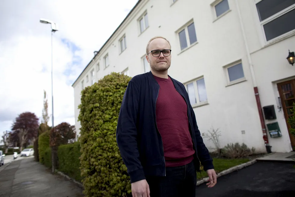 Jens Løkkevik (29) kjøpte sin første leilighet i Stavanger i fjor sammen med kjæresten. – Vi har vel kjøpt for å bo en stund, sier Løkkevik som foreløpig ikke bekymrer seg for å måtte selge med tap.