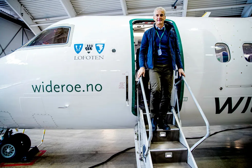 Jonas Gahr Støre har solgt seg ut av fondet som eide aksjer i fondsforvalteren KKR Inc. Her fra et valgkampbesøk hos Widerøe i Bodø.