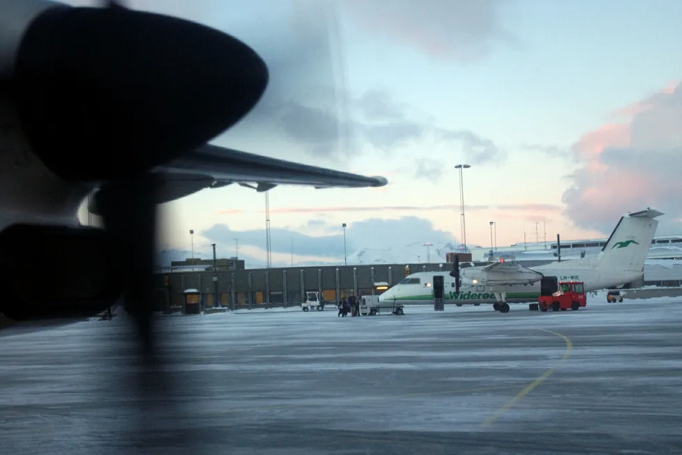 Tromsø lufthavn evakueres etter funn av bombelignende gjenstand - politiet har kontroll