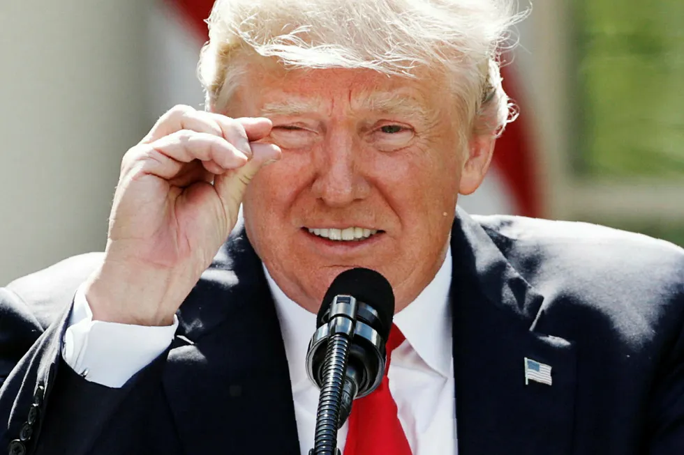 President Donald Trump stiller seg høyst tvilende til om den globale oppvarmingen er menneskeskapt. Foto: Kevin Lamarque/Reuters/NTB scanpix