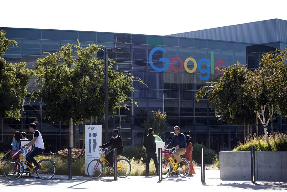 Google har sitt hovedkontor i Mountain View i California i USA. I tillegg til å betale skatt i USA må selskapet også betale skatt i de markedene de har inntekter, som i Storbritannia. Foto: STEPHEN LAM/Reuters/NTB scanpix