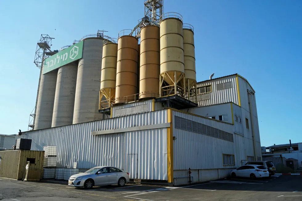 The production plant in Miluot is adjacent to a feedmill, which supplies Raanan with premixes.