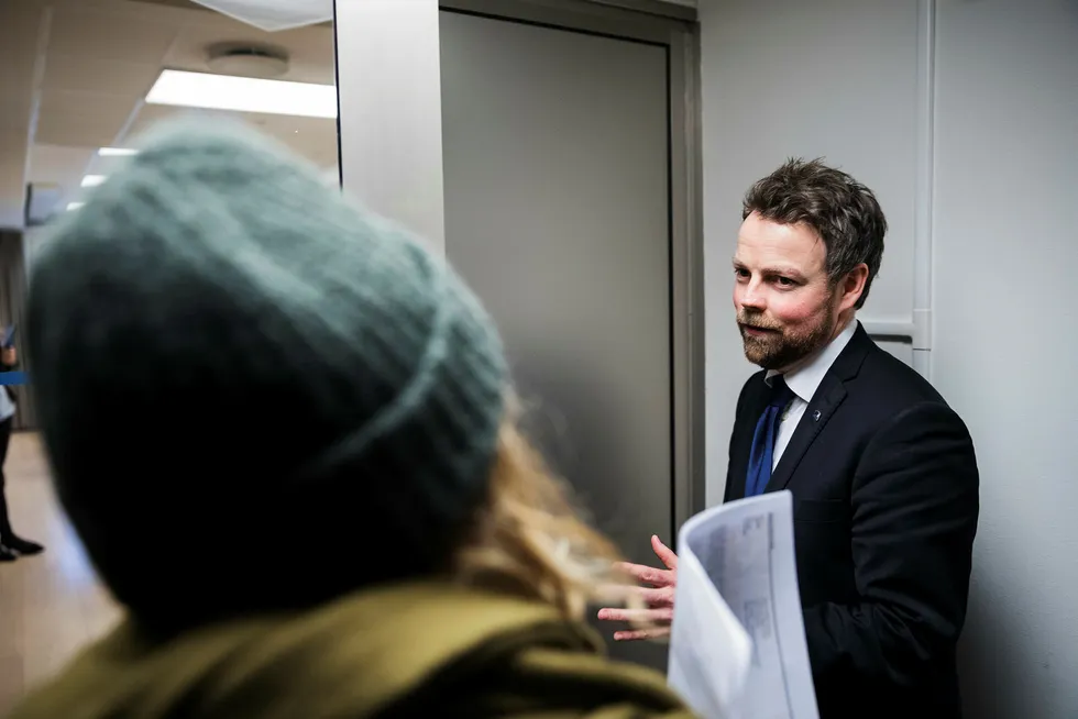 Kapitaltilgangsutvalget leverte torsdag sin utredning til næringsminister Torbjørn Røe Isaksen (H). Foto: Per Thrana