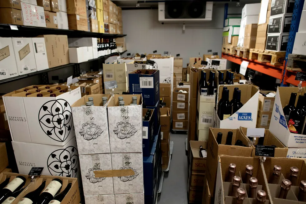 Akkurat nå er Vinmonopolets lager fulle av viner som skal ut i butikk i morgen tidlig. Foto: Øyvind Elvsborg