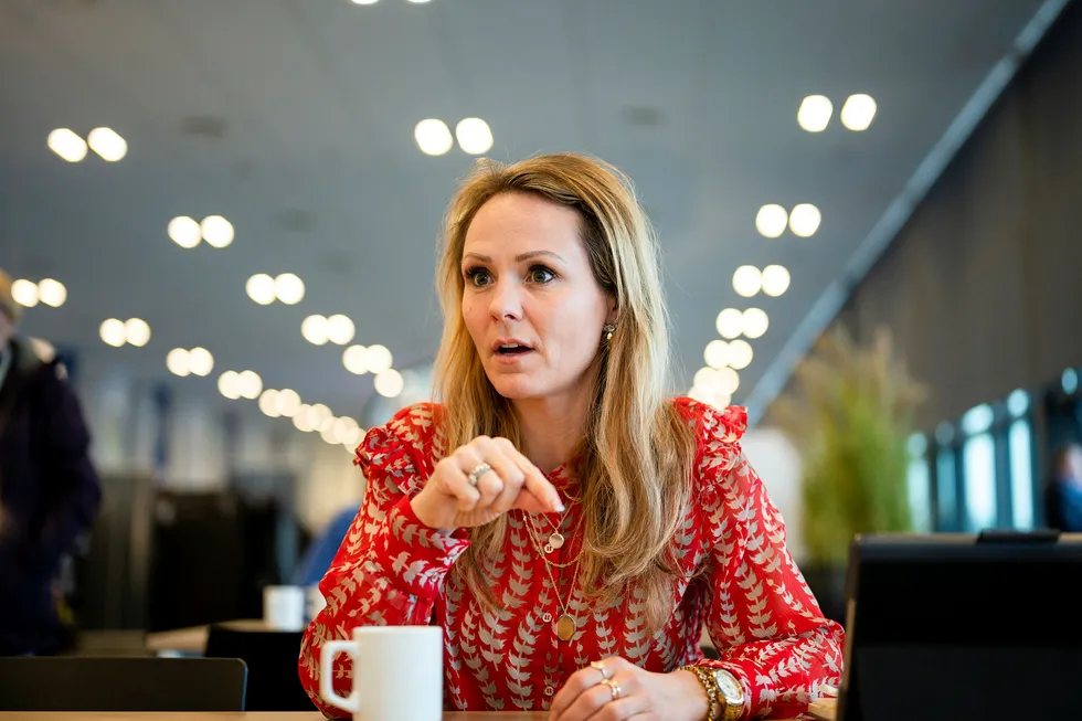 Ledelsen i Norges to største mobilselskaper mener digitaliseringsminister Linda Hofstad Helleland (H) gir konkurrenten spesialbehandling.