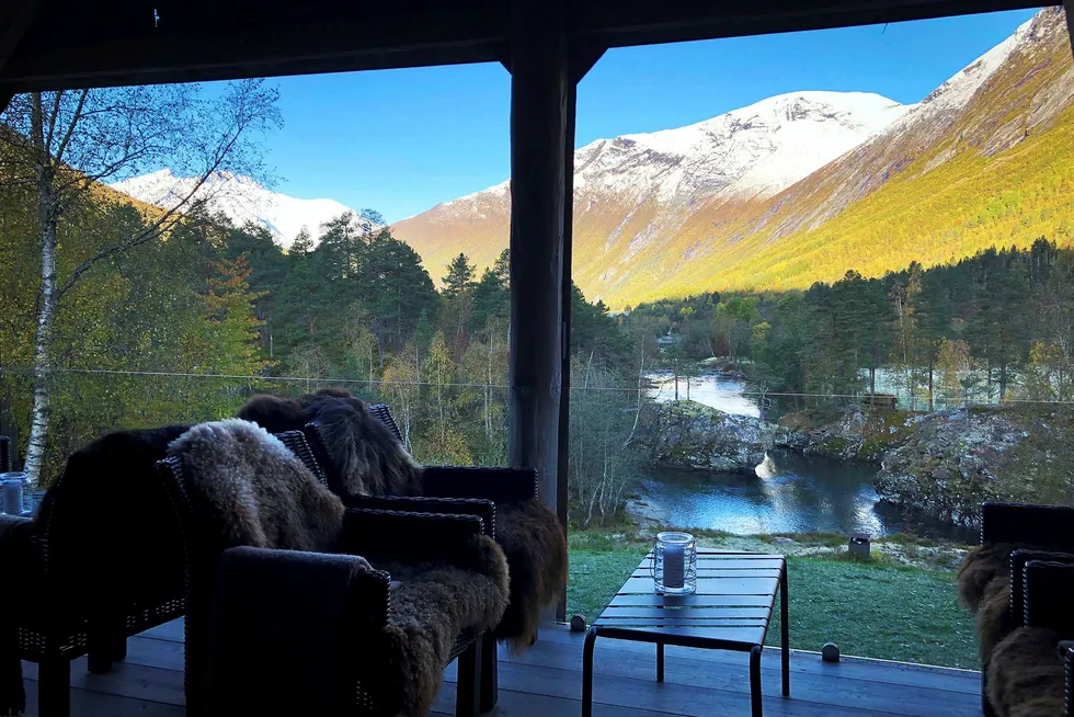 Juvet Landscape Hotel har fått oppmerksomhet både i Norge og utlandet for en uvanlig arkitektur og naturopplevelse. Det meste ved oppholdet innfrir, spesielt hvis du trives i mørket.