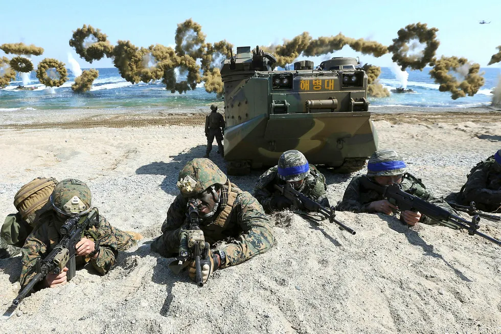 Det blir ingen felles militærøvelse mellom USA og Sør-Korea. Bildet er fra en felles øvelse i 2016. Foto: Kim Jun-bum/Yonhap/AP/NTB Scanpix
