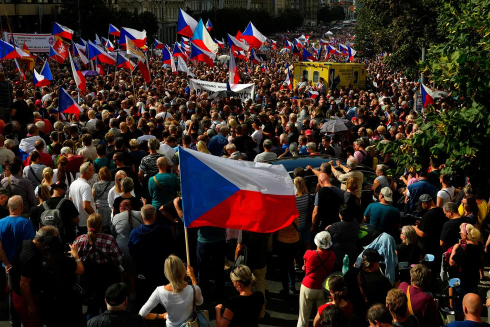 Anslagsvis 60.000 protesterte i Praha mot høye energipriser og sanksjoner i Russland tidligere i måneden. Protesten var fredelig, men det kan bli verre.
