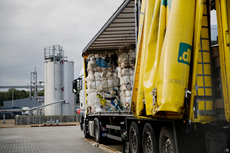 Quantafuel ligger i en fallende trendt. Bedriften driver med kjemisk resirkulering av plast, og har åpnet et anlegg i Skive i Danmark.
