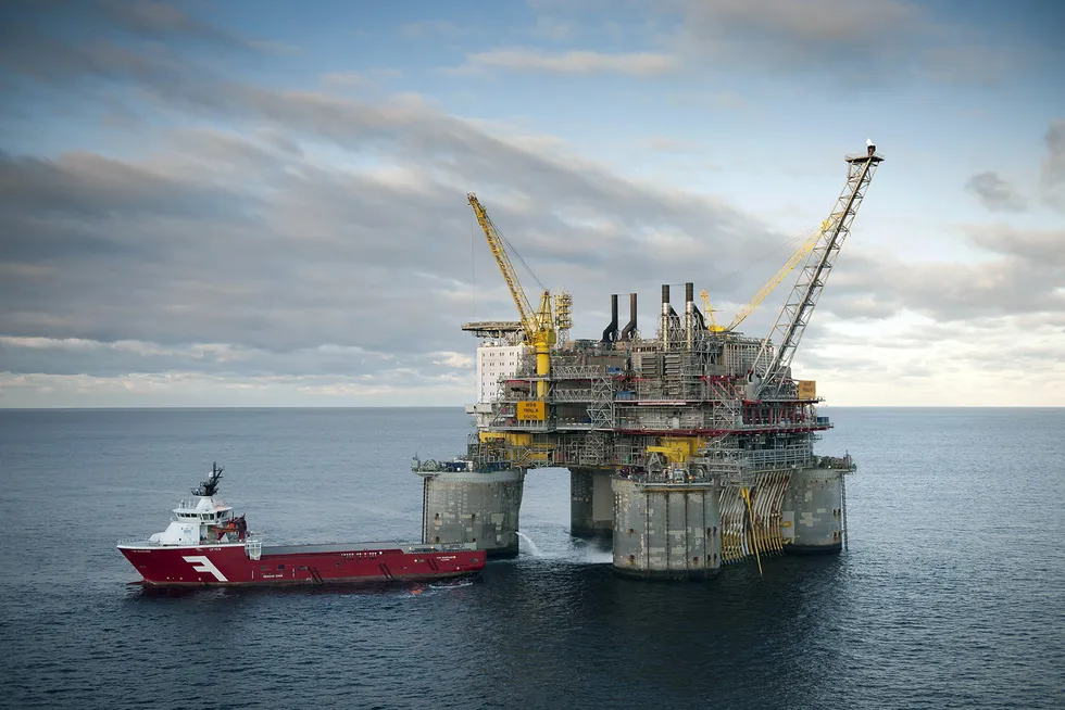 Equinor har startet arbeidet med å elektrifisere deler av Troll-feltet, et av verdens største gassfelt, i Nordsjøen. Bildet er av Troll B-plattformen.